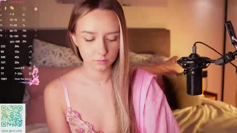 Lia online show from 11.21.25