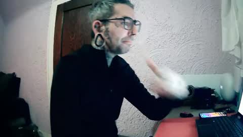 Snapshot of aloewish chatting on 11.18.25 Aloe online show from 11.18.25