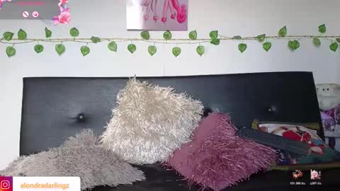 Snapshot of alondra_darling chatting on 12.13.25 Alondra Darling online show from 12.13.25