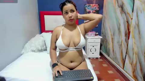Snapshot of alondra_tits chatting on 11.22.25 alondra_tits online show from 11.22.25