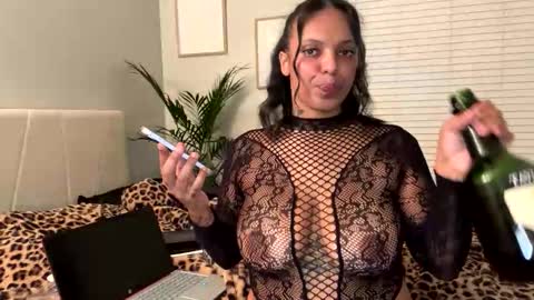 Snapshot of alongcamelexy chatting on 09.25.25 alongcamelexy online show from 09.25.25