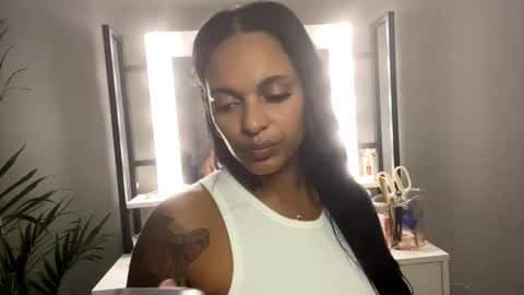 Snapshot of alongcamelexy chatting on 10.23.25 alongcamelexy online show from 10.23.25