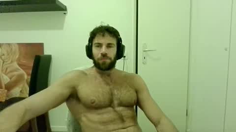 Snapshot of alphah_hunk chatting on 10.18.25 alphah_hunk online show from 10.18.25