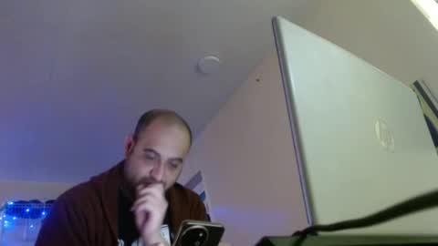 Snapshot of alphaswitchard chatting on 12.19.24 ur god online show from 12.19.24