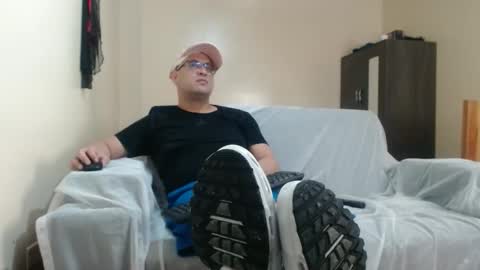 Snapshot of alphaswitchard chatting on 01.14.26 ur god online show from 01.14.26