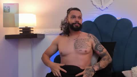 Snapshot of alukardbig chatting on 12.15.25 alukardbig online show from 12.15.25