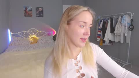 Snapshot of aluntick chatting on 12.13.24 Amelia NEXT STREAM  online show from 12.13.24