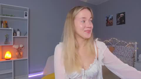 Snapshot of aluntick chatting on 02.02.25 Amelia NEXT STREAM  online show from 02.02.25