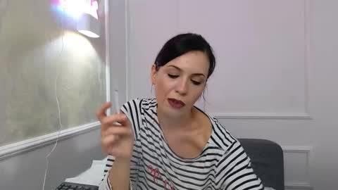 Snapshot of alyarei chatting on 10.18.25 alyarei online show from 10.18.25