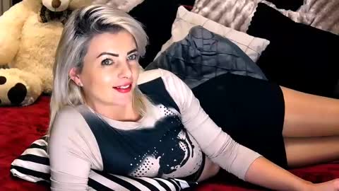 Snapshot of alyblonde chatting on 12.06.24 aly online show from 12.06.24