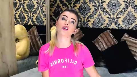 Snapshot of alyblonde chatting on 01.25.25 aly online show from 01.25.25