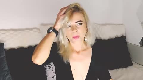 Snapshot of alyblonde chatting on 11.10.25 aly online show from 11.10.25