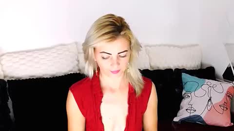 Snapshot of alyblonde chatting on 11.11.25 aly online show from 11.11.25