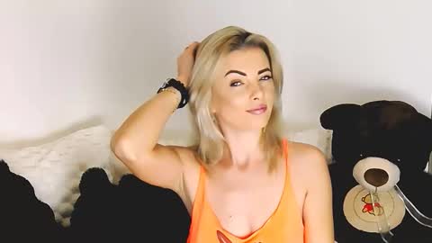 Snapshot of alyblonde chatting on 01.06.26 aly online show from 01.06.26