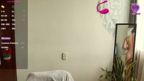 Snapshot of alyssia_wolds_1 chatting on 09.25.25 alyssia wolds online show from 09.25.25