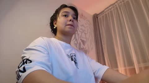 Snapshot of alyssia_wolds_1 chatting on 11.19.25 alyssia wolds online show from 11.19.25