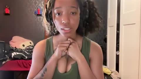 Snapshot of alyx_valoria chatting on 07.13.26 Alyx online show from 07.13.26