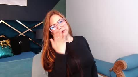 Snapshot of amaiajonnes_ chatting on 11.07.25 Amaia online show from 11.07.25