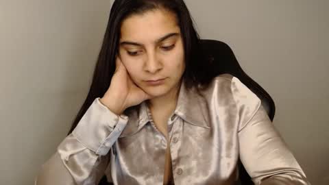 The queen of the biceps  online show from 01.25.25