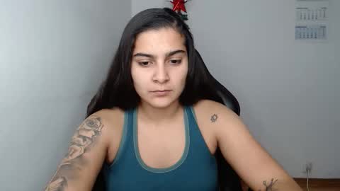 The queen of the biceps  online show from 12.15.25