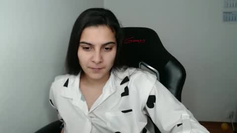 Snapshot of amanda5star chatting on 01.17.26 The queen of the biceps online show from 01.17.26