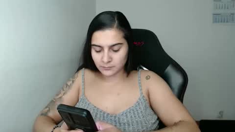 Snapshot of amanda5star chatting on 02.04.26 The queen of the biceps online show from 02.04.26