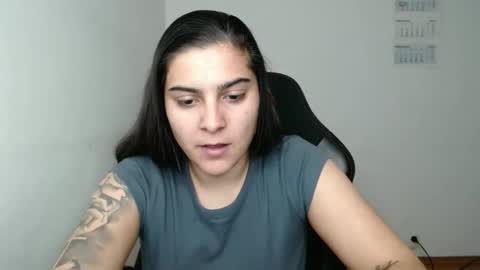 Snapshot of amanda5star chatting on 03.06.26 The queen of the biceps online show from 03.06.26