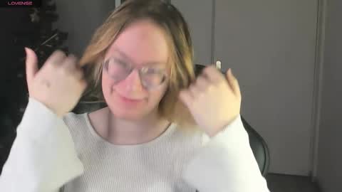 Snapshot of amanda_butlerr chatting on 12.18.25 Hi im Amanda online show from 12.18.25