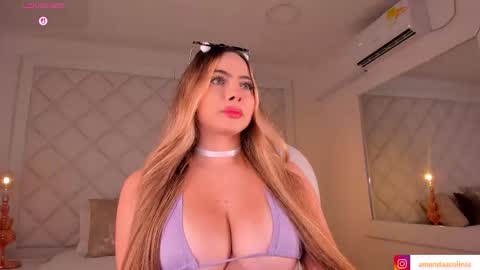 Snapshot of amanda_colin chatting on 10.12.25 Amanda online show from 10.12.25