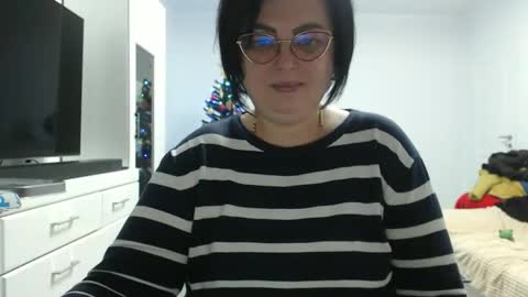 Snapshot of amanda_muller5 chatting on 12.14.25 Anda .. online show from 12.14.25