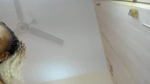 Snapshot of amanda_tint chatting on 10.22.25 Amanda tint online show from 10.22.25