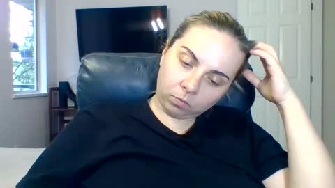 Snapshot of amandainbloom chatting on 09.30.25 Amanda online show from 09.30.25