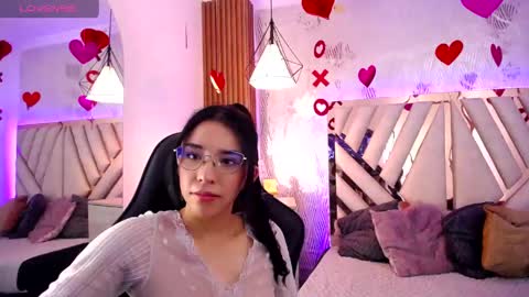 amara_davis1 online show from 04.28.26