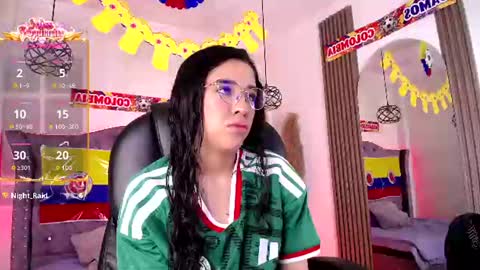 Snapshot of amara_davis1 chatting on 06.15.26 amara_davis1 online show from 06.15.26
