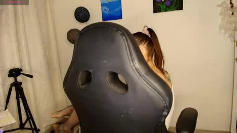 Amara Fey online show from 04.23.26