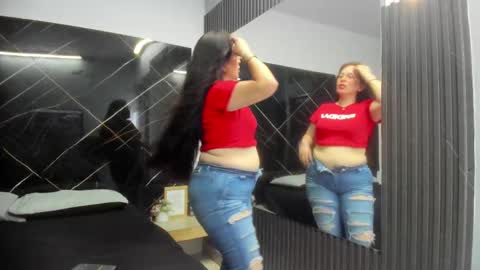 Snapshot of amara_luxe chatting on 10.04.25 amara_luxe online show from 10.04.25