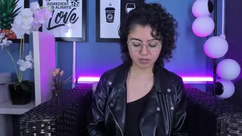 Snapshot of amarettho chatting on 02.09.25 Emily online show from 02.09.25