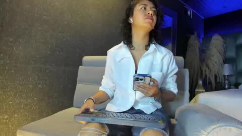 Snapshot of amarettho chatting on 10.08.25 Emily online show from 10.08.25