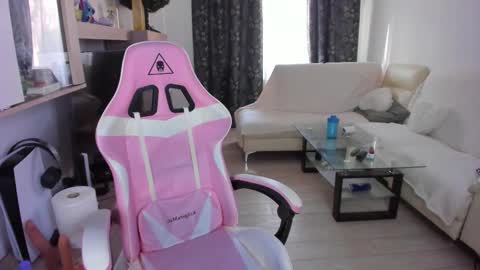 Snapshot of amateur_fitbabex chatting on 03.08.25 amateur_fitbabex online show from 03.08.25