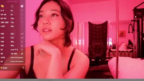Snapshot of amateuroras chatting on 05.16.26 leash online show from 05.16.26