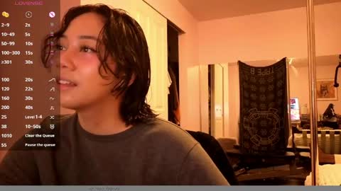 Snapshot of amateuroras chatting on 05.20.26 leash online show from 05.20.26