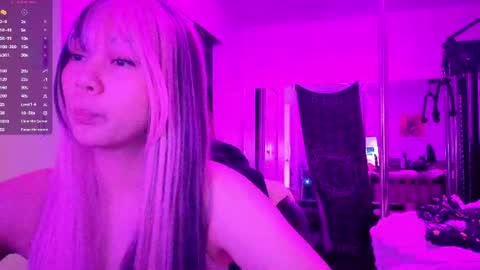 Snapshot of amateuroras chatting on 06.14.26 leash online show from 06.14.26