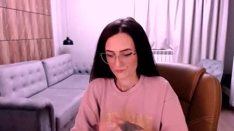 Snapshot of amazingeyes89 chatting on 12.22.25 Izza online show from 12.22.25