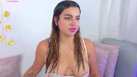 Snapshot of ambar_carterr chatting on 12.15.25 Ambar online show from 12.15.25