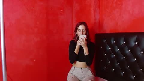 Snapshot of ambar_roux1 chatting on 02.17.25 ambar_roux1 online show from 02.17.25