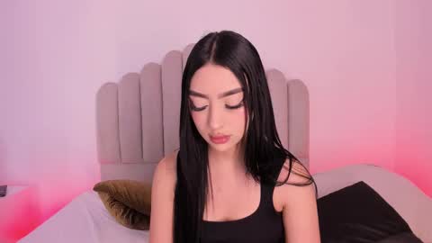 ambarevans_ online show from 11.26.25