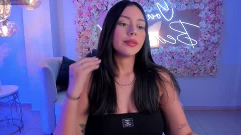 Snapshot of ambarjames_ chatting on 10.05.25 Ambar online show from 10.05.25