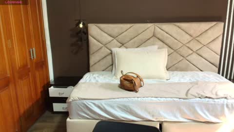 Ambar Ross online show from 01.07.25