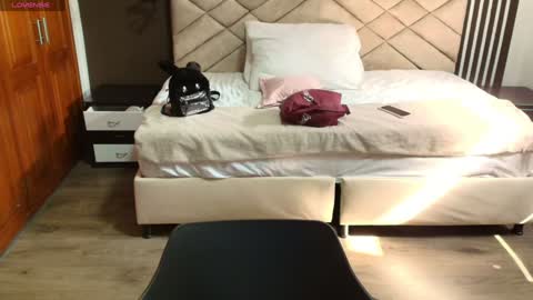 Ambar Ross online show from 01.13.25