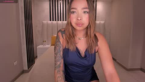 Snapshot of ambarowens chatting on 12.15.25 ambarowens online show from 12.15.25